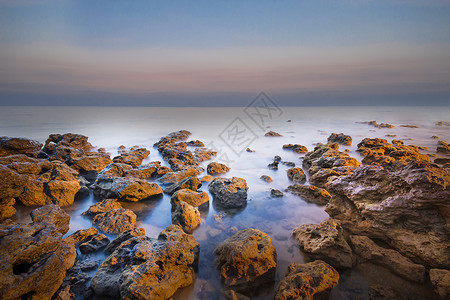 美丽的冬季海景场景海岸海滩天空日出风景海浪石头海洋日落背景图片