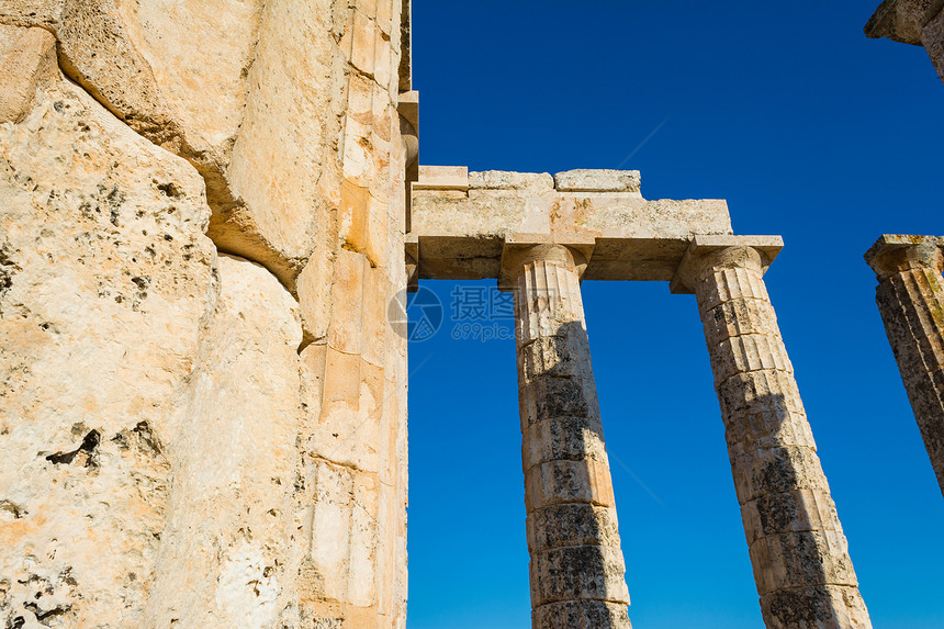 古代宙斯寺庙的柱石废墟地标大理石遗产考古学文化脚手架历史柱子蓝天图片