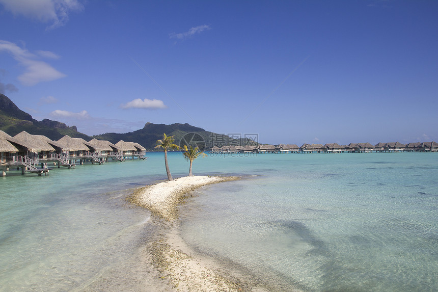 Bora Bora 地标小屋情调码头海洋奢华绳索天空木头平房假期图片