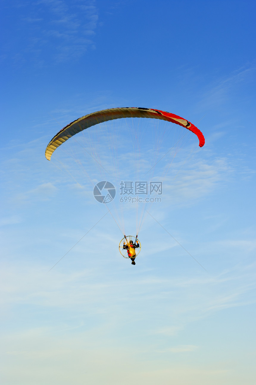 滑行滑动旅行娱乐头盔蓝色运动降落伞引擎空气飞行员爱好图片