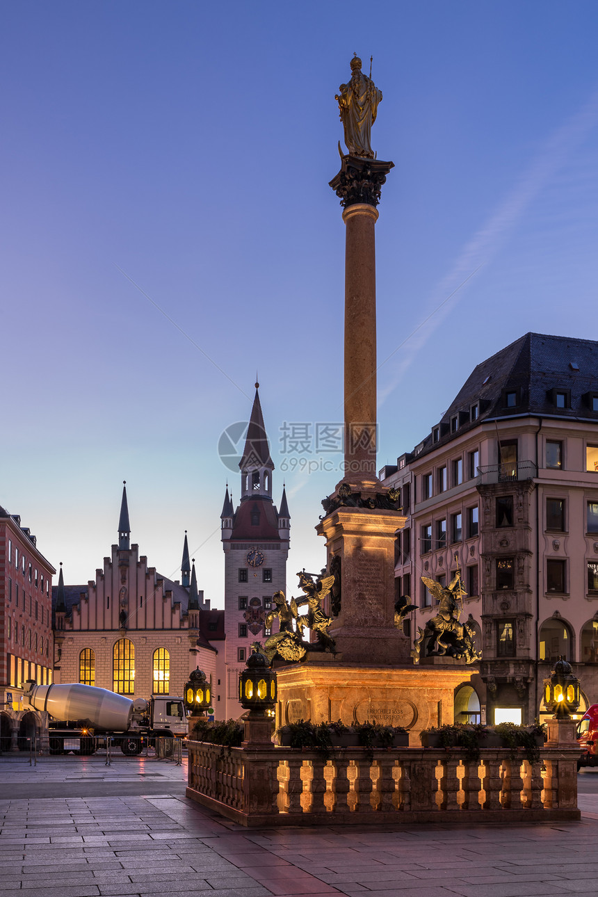 上午在慕尼黑 巴伐利亚和G的旧市政厅和Marienplatz中心柱子历史街道假期广场地标建筑文化正方形图片