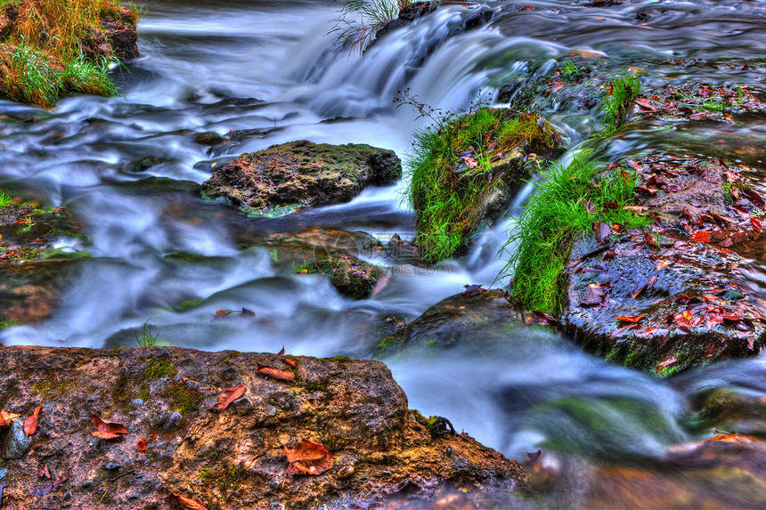 人类发展报告 中美丽的河流瀑布高动态范围运动溪流水雕植物群岩石旅游公园峡谷旅行风景图片