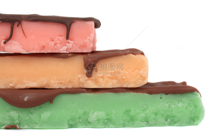 不同颜色的抛牌条糖果薄荷巧克力酒吧橙子绿色粉色甜点白色毛毛雨图片