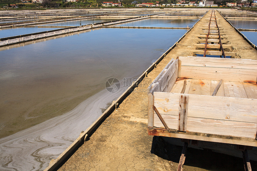 Secovlje盐蒸发池视图海洋场地盐水海水蒸发池工具地球地面铁路图片