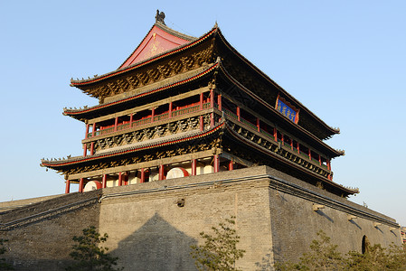 塔不拉巴雅鼓中国西安市中心的鼓鼓塔台背景