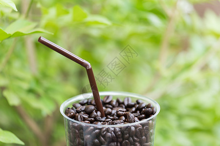 杯中咖啡豆贴上背景图片