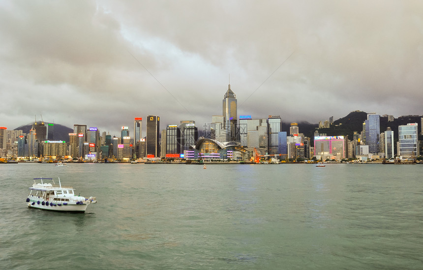 来自九龙的香港天线夜景市中心场景顶峰景观金融地方商业摩天大楼阴霾图片