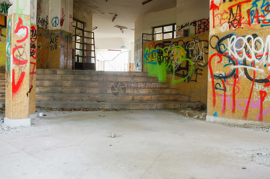 废弃建筑环境房子绘画窗户脚步楼梯废墟灰尘建筑学破坏图片