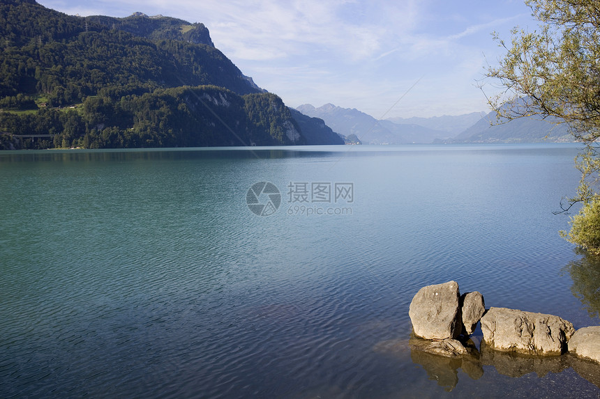 布拉尼兹湖海岸线边缘风景顶峰高山高地池塘旅行旅游远景图片