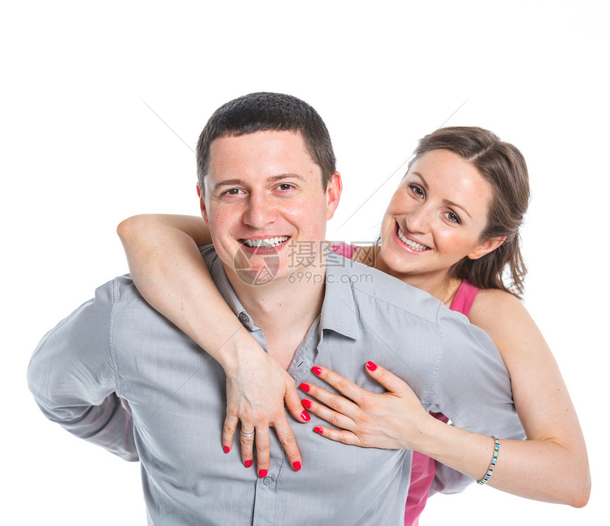 年轻夫妇成人生活夫妻微笑乐趣女性白色男性快乐拥抱图片