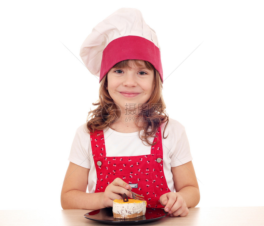 美丽的小女孩做饭吃蛋糕图片
