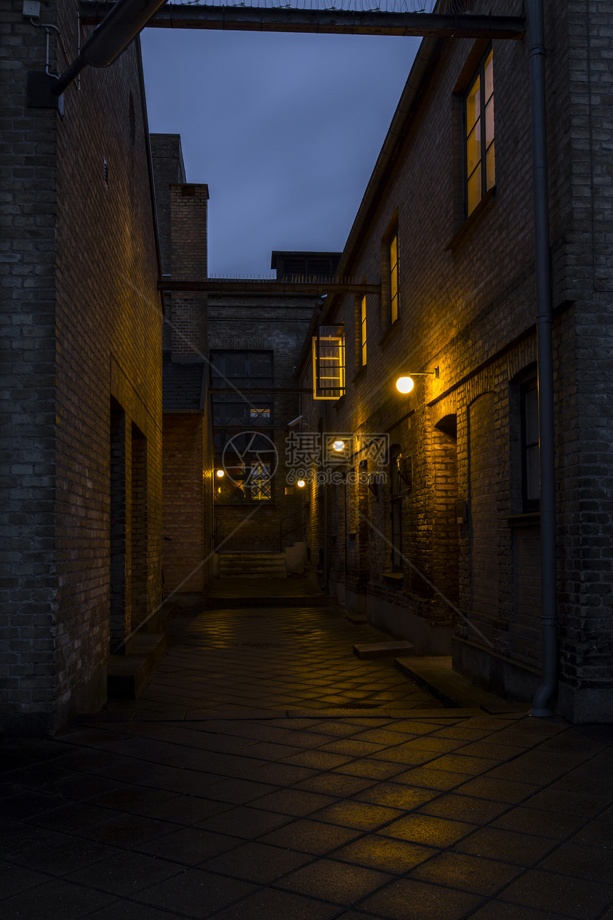 黑暗小巷风光建筑学路灯街道灯光城市生活都市文化小区排水管图片