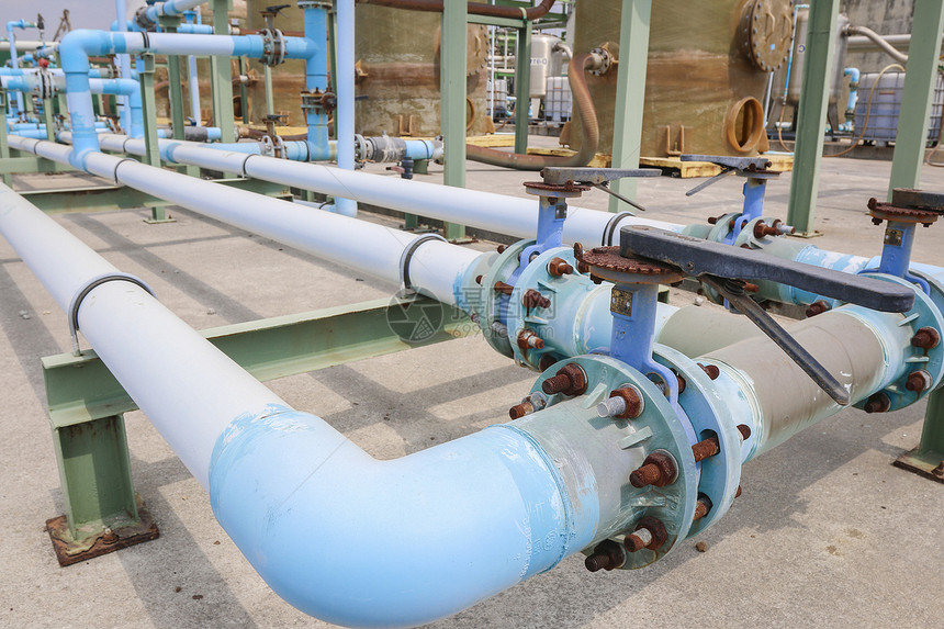 PVC 化学管线工厂贮存汽油石化产品环境建造化学品工业阀门图片