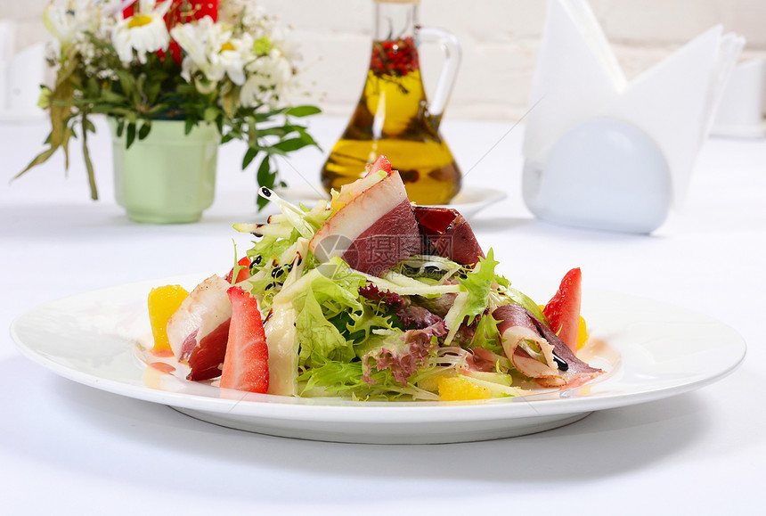 带熏鸭的沙律饮食熏制午餐奢华叶子盘子胸部美食鱼片营养图片