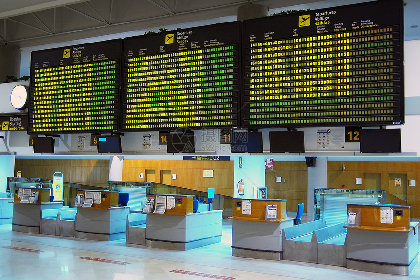 机场的飞行情报栏中心日程旅行游客地面监视器旅游航班时刻表时间图片