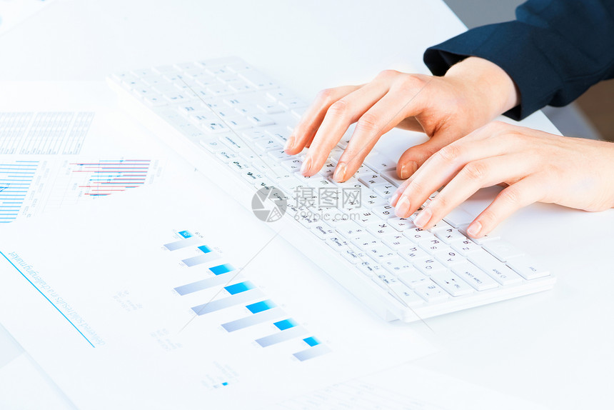妇女指纹工人互联网秘书技术办公室手臂职场木板电子产品商务图片