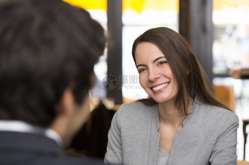 和男人一起吃午餐时 美丽的女人的肖像奢华夫妻男朋友女朋友生日女性女孩女士商务人士图片