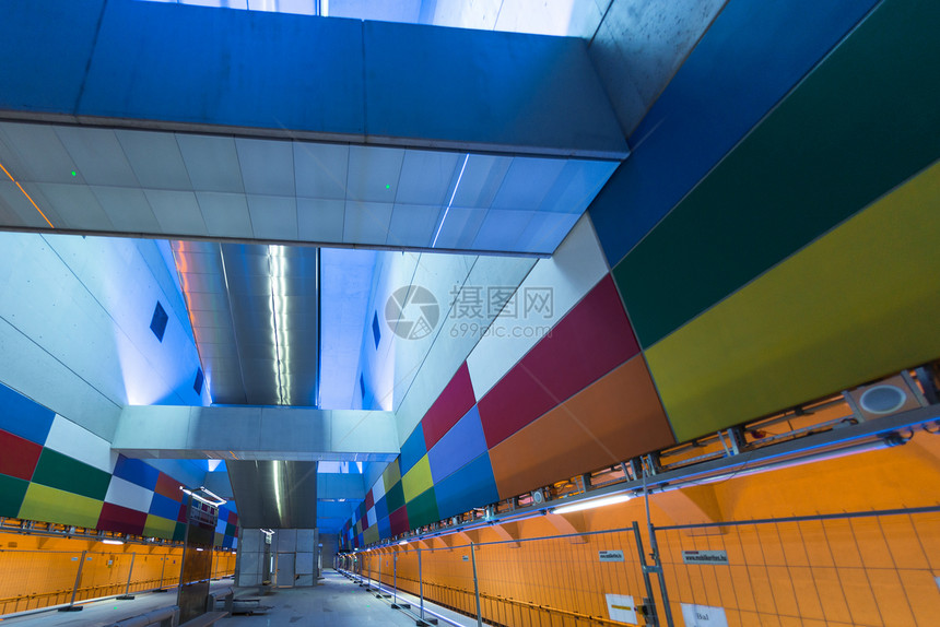 大城市的地铁站速度商业平台旅行民众过境市中心路线隧道城市图片