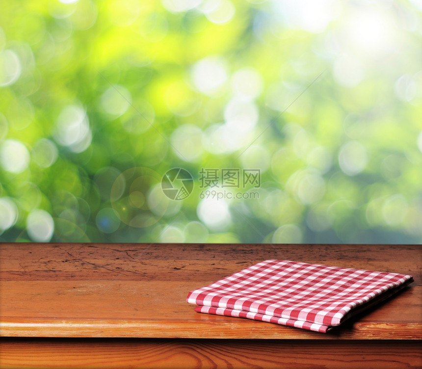 空表格甲板太阳餐巾检查剪辑背景桌子花园叶子木头图片