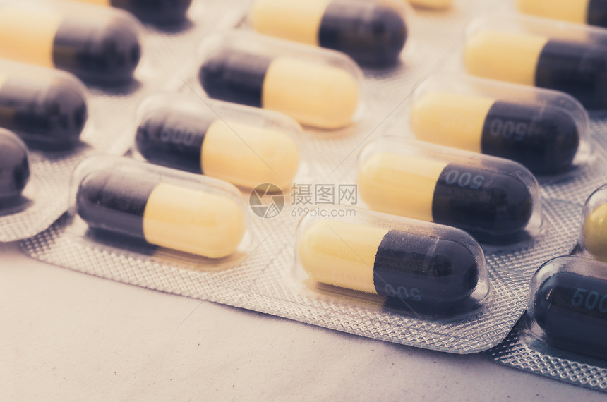 黑色和黄色胶囊药品团体制药药店疾病剂量宏观图片