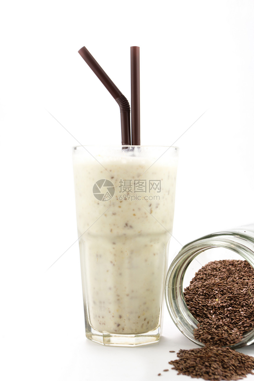 冰雪与松籽一起饮用美食奶制品玻璃砧板餐具炊具木板水果饮料营养图片