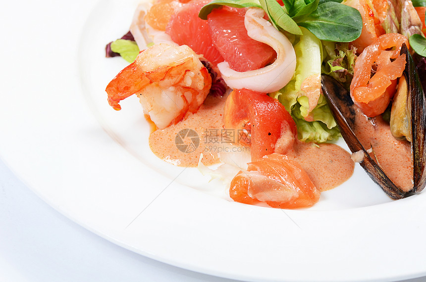 海鲜和鲑鱼的沙拉饮食美味蔬菜盘子营养草本植物食谱宏观食物叶子图片