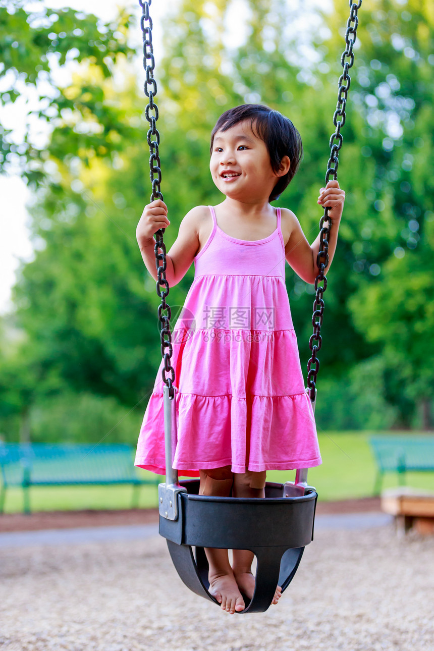 儿童言论幸福快乐人类概念水平乐趣小姑娘喜悦情绪前景图片