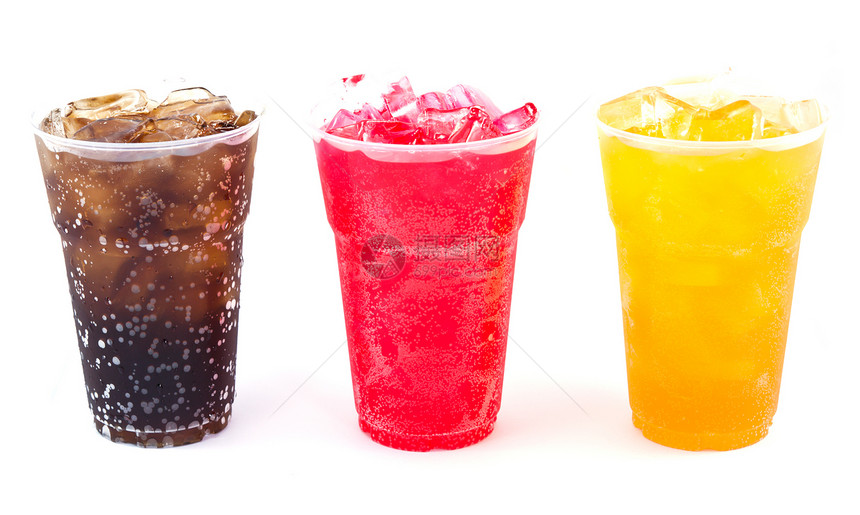 塑料杯中新鲜 冰冷的冰水反射宏观流动工作室可乐茶点充气嘶嘶液体食物图片
