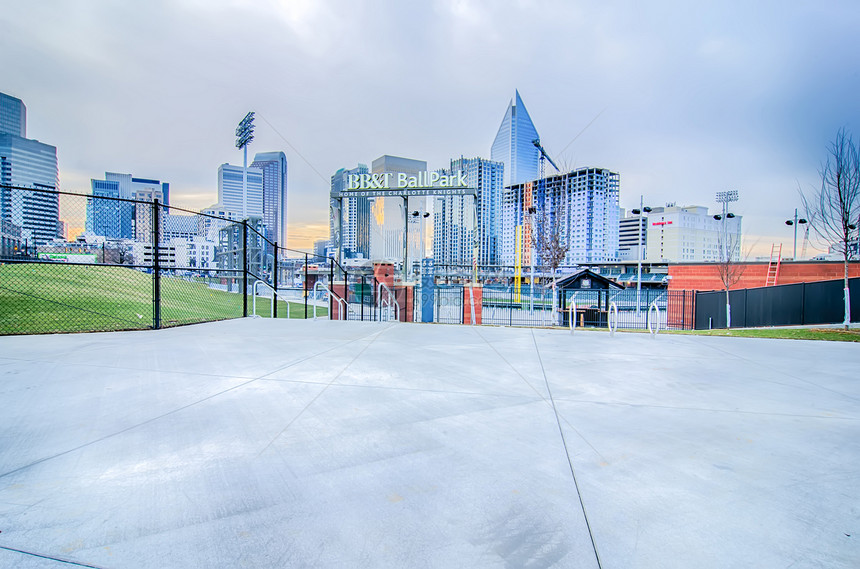 夏洛特夜夜站市中心棒球竞赛本垒运动联盟体育场栅栏手套图片
