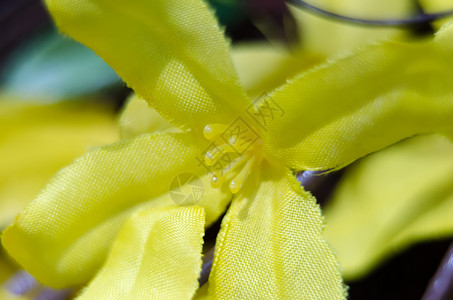 用布制成的黄色假花材料宏观花朵背景图片
