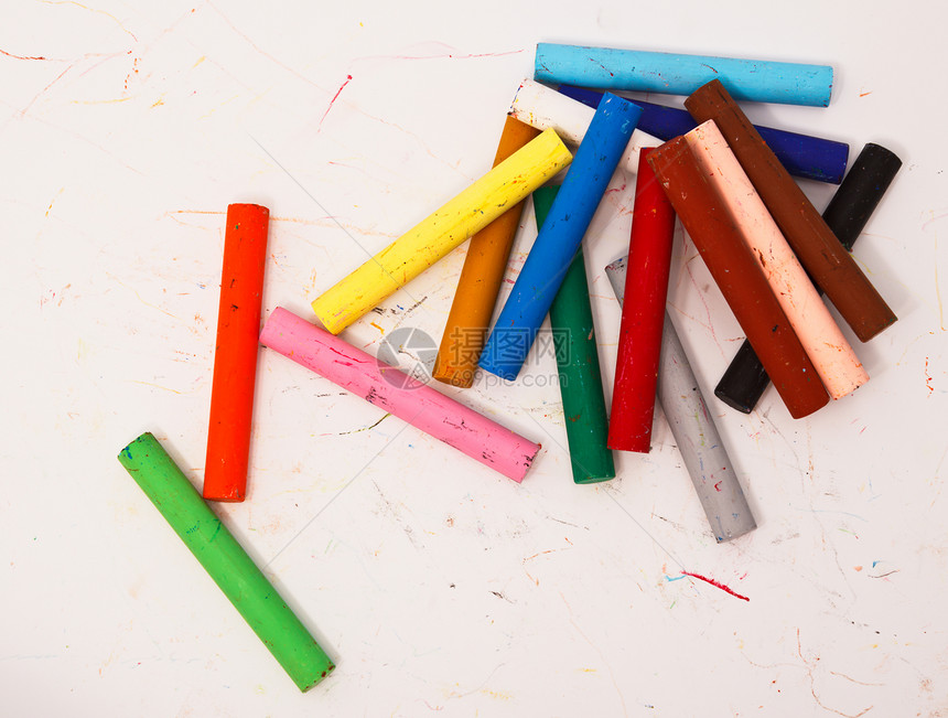 多彩多彩的糊贴纸棒盒子乐趣粉笔班级幼儿园艺术孩子海军涂鸦羽毛图片