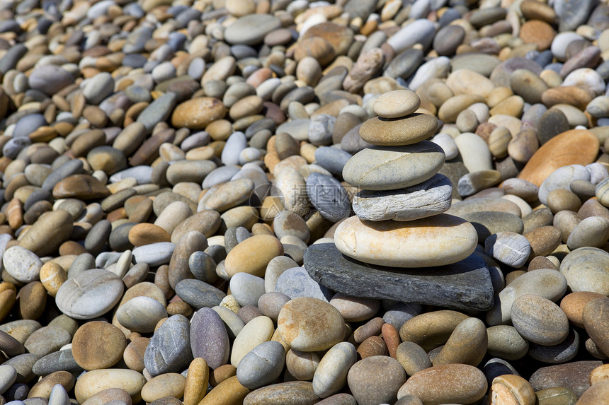 碎石石灰色海滩白色温泉支撑岩石圆形黑色宏观圆圈图片