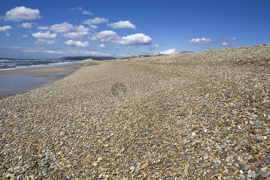 海滩沙滩海岸波浪海景鹅卵石卵石海洋岩石支撑假期蓝色图片