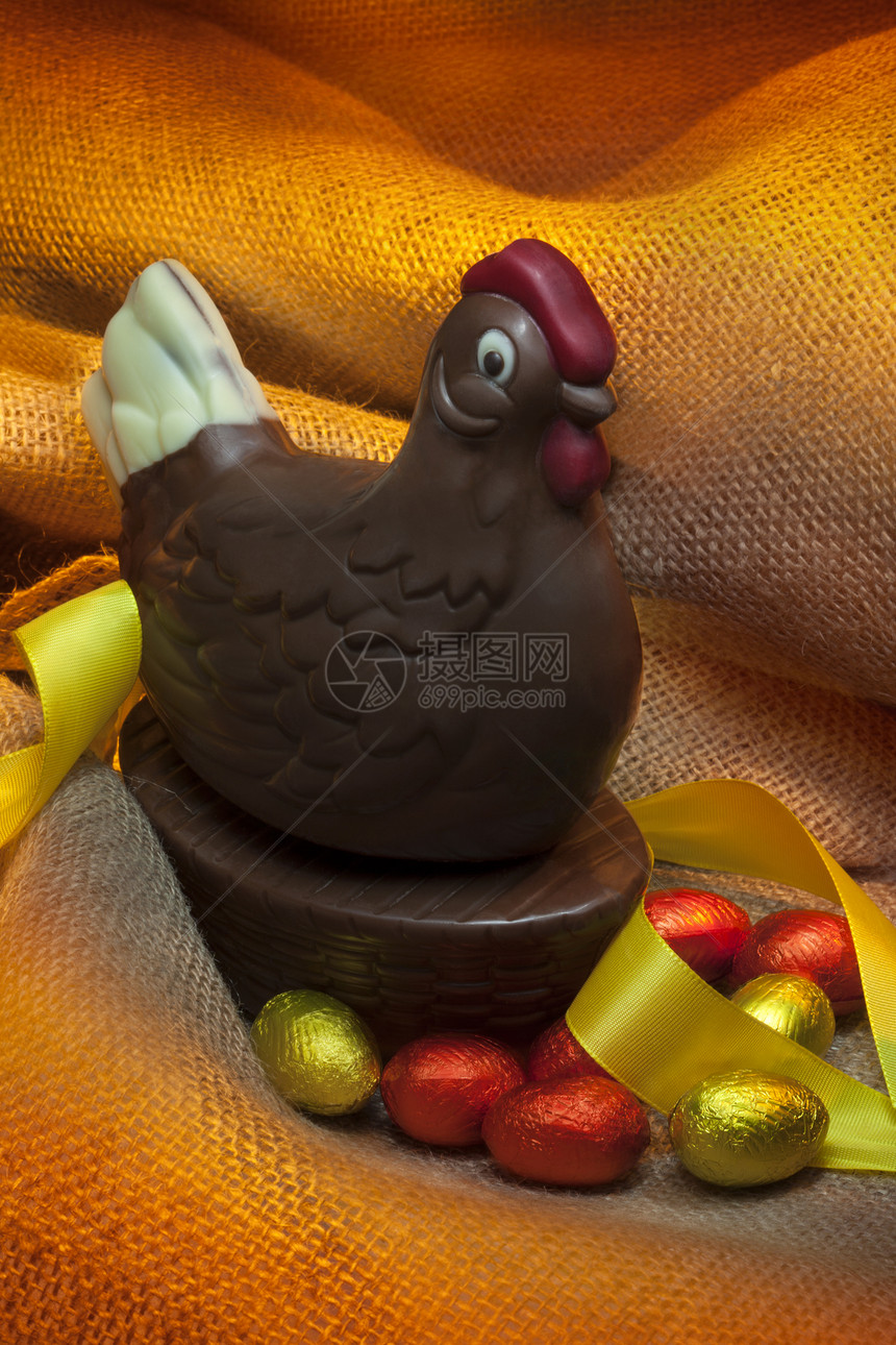 复活节 - 巧克力母鸡和蛋图片