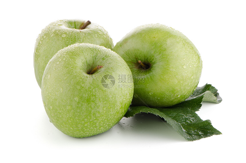 三个新鲜绿苹果雨滴小路水果果味收成饮食卫生农业餐饮保健图片
