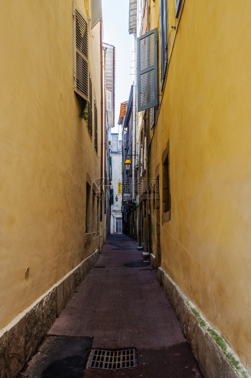 Bayonne的狭窄街道图片