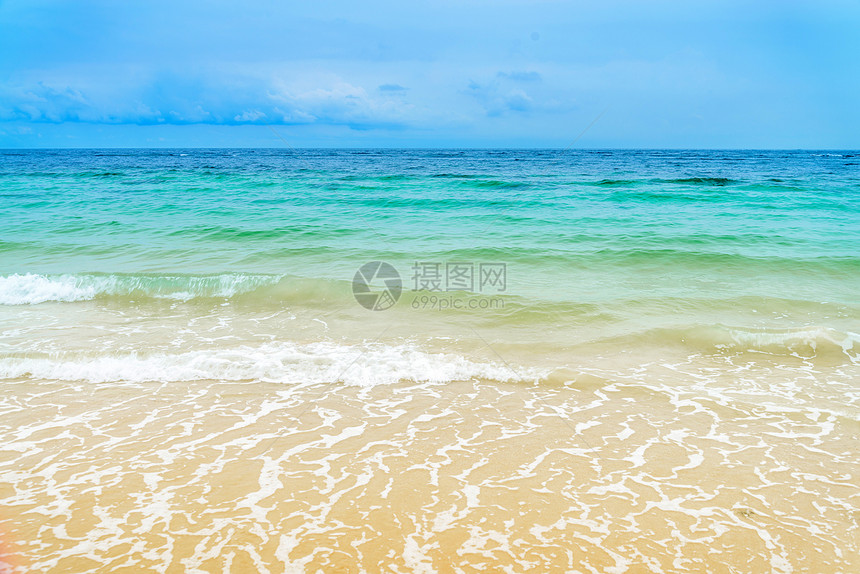 泰国Ta Yai海滩Koh Larn阳光假期风景岩石旅行石头太阳季节海浪游客图片