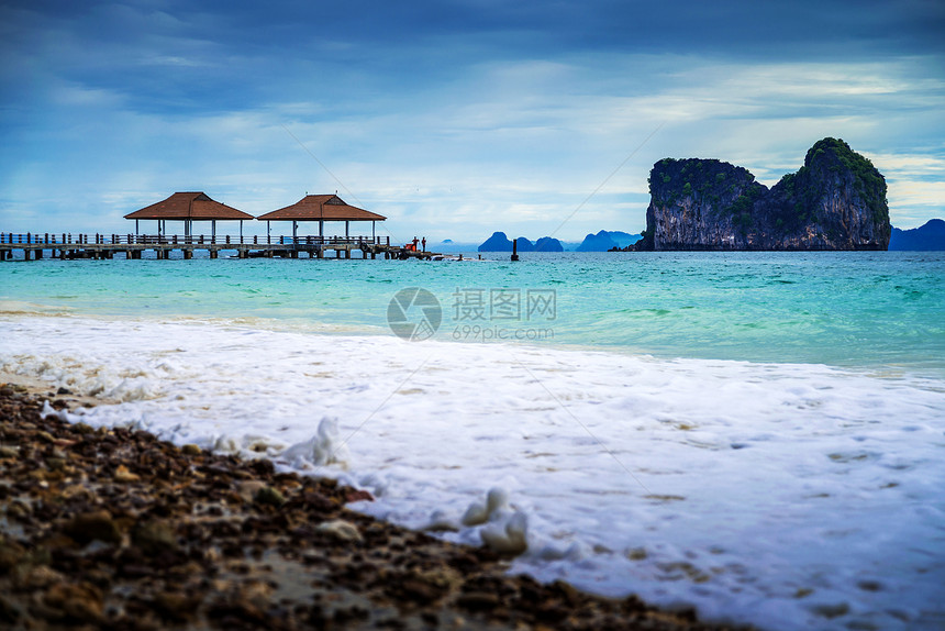 泰国Koh Ngai岛的Andaman海景海港场景风化天空太阳码头运输海洋港口风暴图片