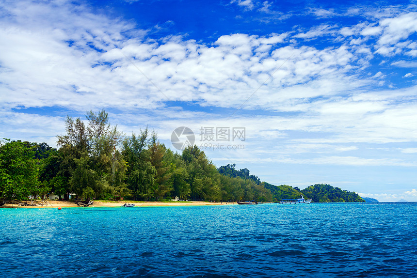 克拉丹岛 泰国安达曼海的一个岛屿晴天水域假期海滩闲暇蓝色风景海洋场景阳光图片