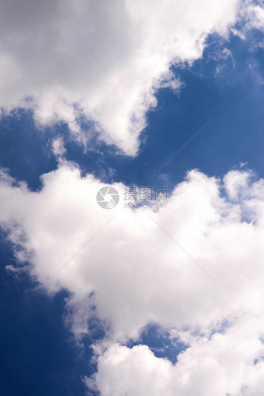 蓝蓝天空背景 云雾微小沉淀气候季节阴霾环境云景阳光美丽蓝色天气图片