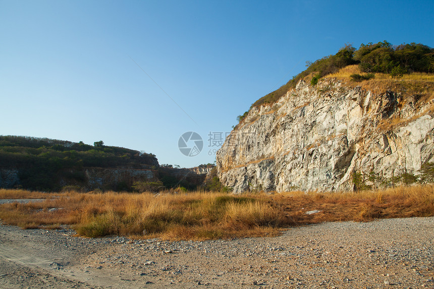 高峡谷季节阳光晴天蓝色环境全景风景爬坡高地场景图片