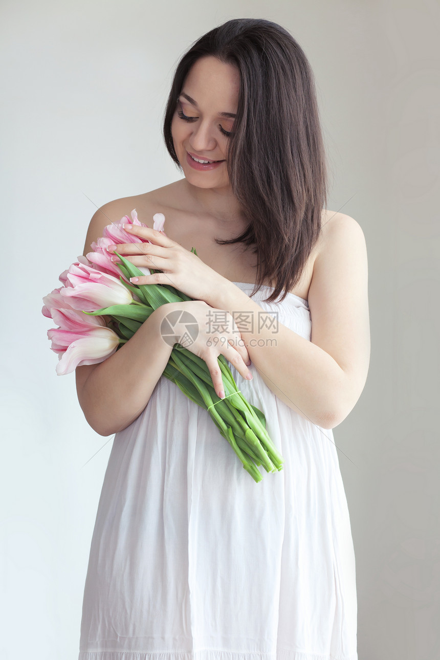 有郁金香的女人花朵女孩青年花束冒充尺码粉色女性图片