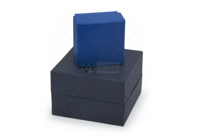黑箱和蓝箱 在白色上隔离黑色生日正方形礼物展示红色丝带盒子纸板念日图片
