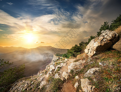 德梅尔吉山马西夫·德梅尔吉背景