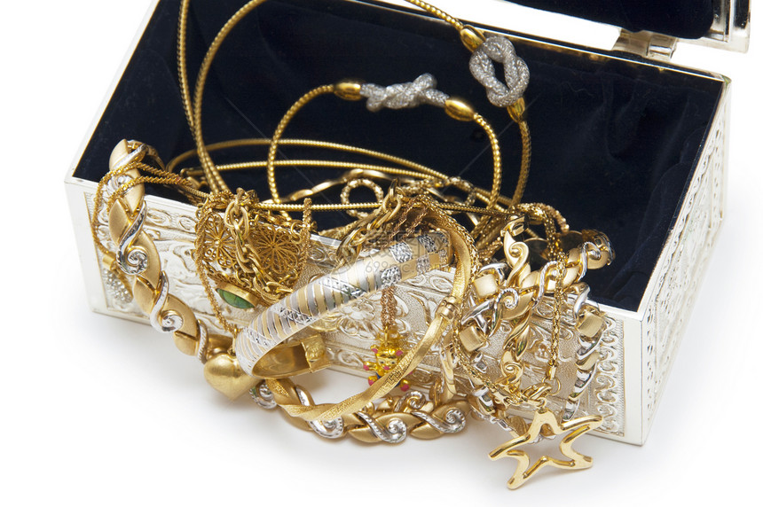 带项链的首饰盒 在白色背景上孤立珠子宝石手镯珠宝收藏冒险财富胸部魅力珍珠图片
