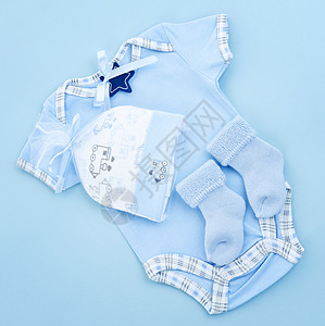 婴儿男的蓝衣服蓝色新生轨枕袜子男生派对连体衣礼物棉布快照背景图片