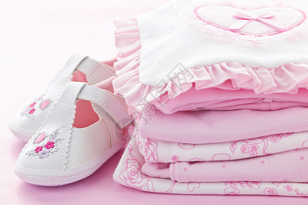 鞋装婴儿女婴的粉色婴儿衣服孩子服装棉布女性折叠新生女孩礼物展示赃物背景