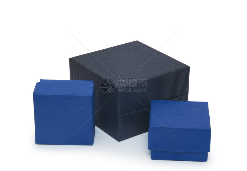 黑箱和蓝箱 在白色上隔离正方形纸板红色念日展示丝带礼物黑色生日盒子图片
