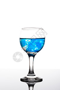 饮料奢华工作室红色器皿液体玻璃派对反射酒杯背景图片