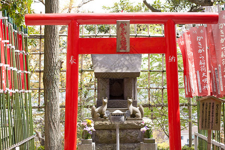 日本一座圣殿的红色门红门背景图片